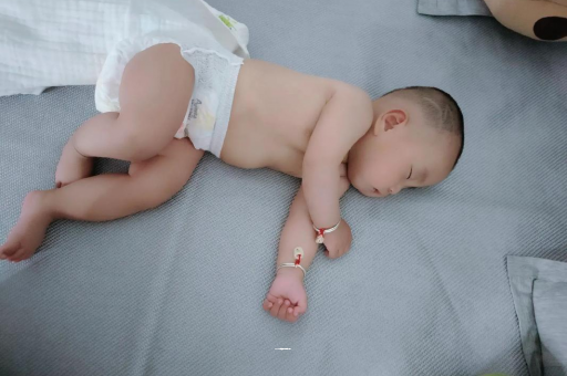 山南宝宝老打喷嚏怎么办